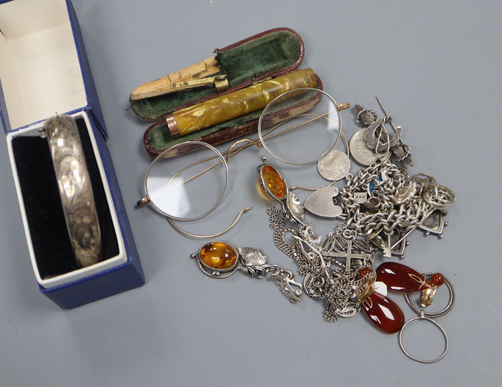 A silver twin hearts Mizpah brooch and other jewellery including charm bracelet etc.